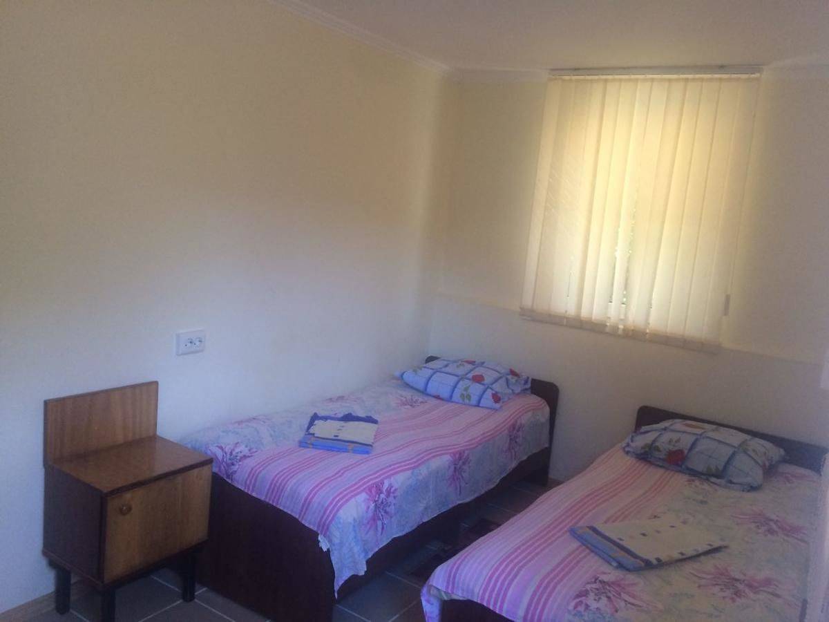 Фотографии номера Двухместный номер с 2 отдельными кроватями, вид на сад в Гостевом доме Гостевой дом Южная Пальмира Пицунда